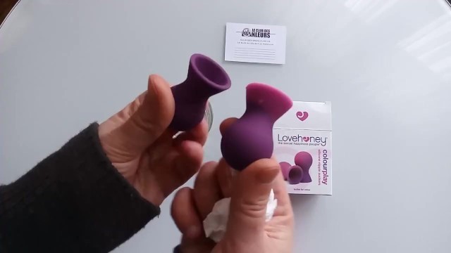 Unboxing ColourPlay Silicone Nipple Suckers - (Club-des-branleurs.fr)